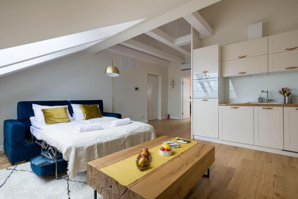 Charming Apartment In Perfect Location Krasków Exterior foto